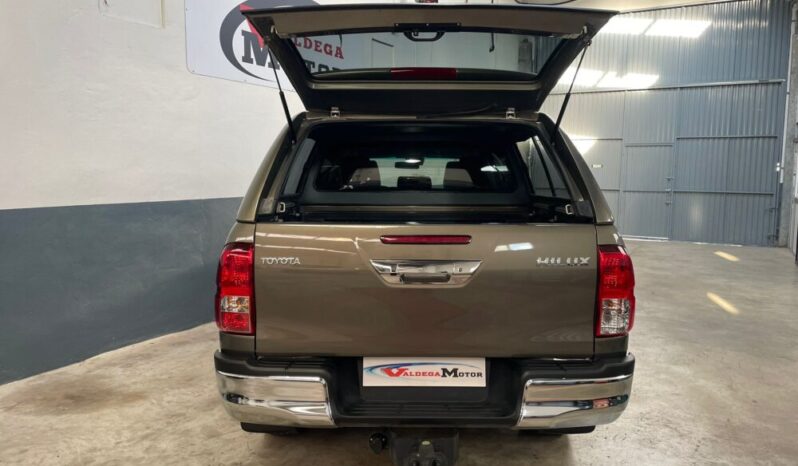 
								TOYOTA HILUX 2.8 D4D CABINA DOBLE 204CV VXL AT full									