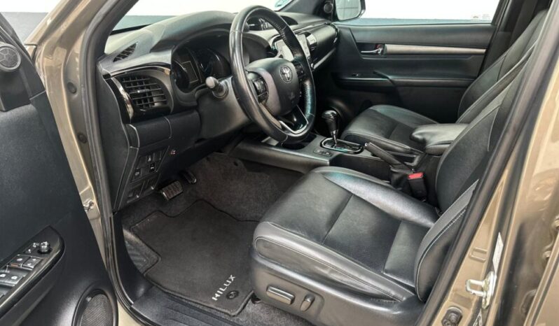 
								TOYOTA HILUX INVINCIBLE 2.8 D4D CABINA DOBLE 204CV AUT full									